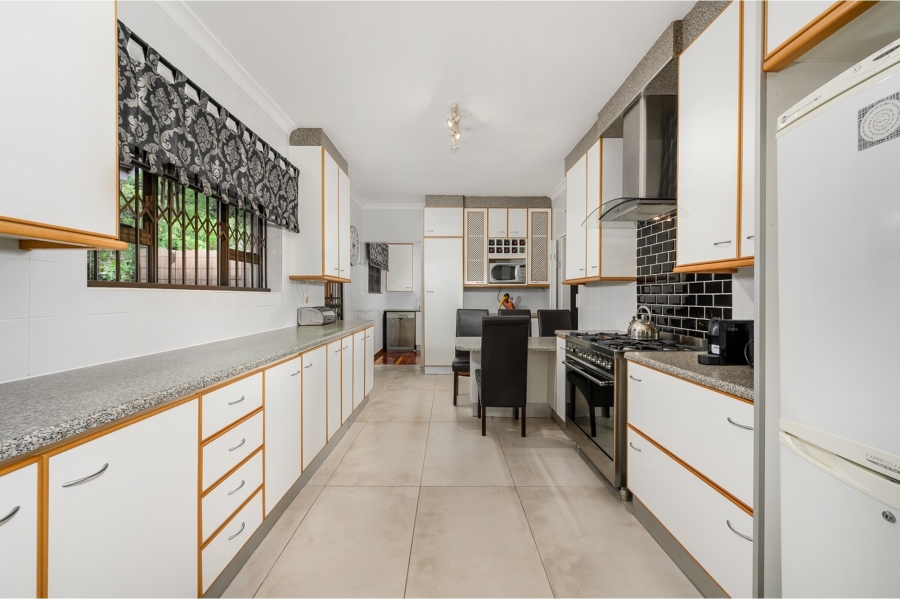 4 Bedroom Property for Sale in Summerstrand Eastern Cape